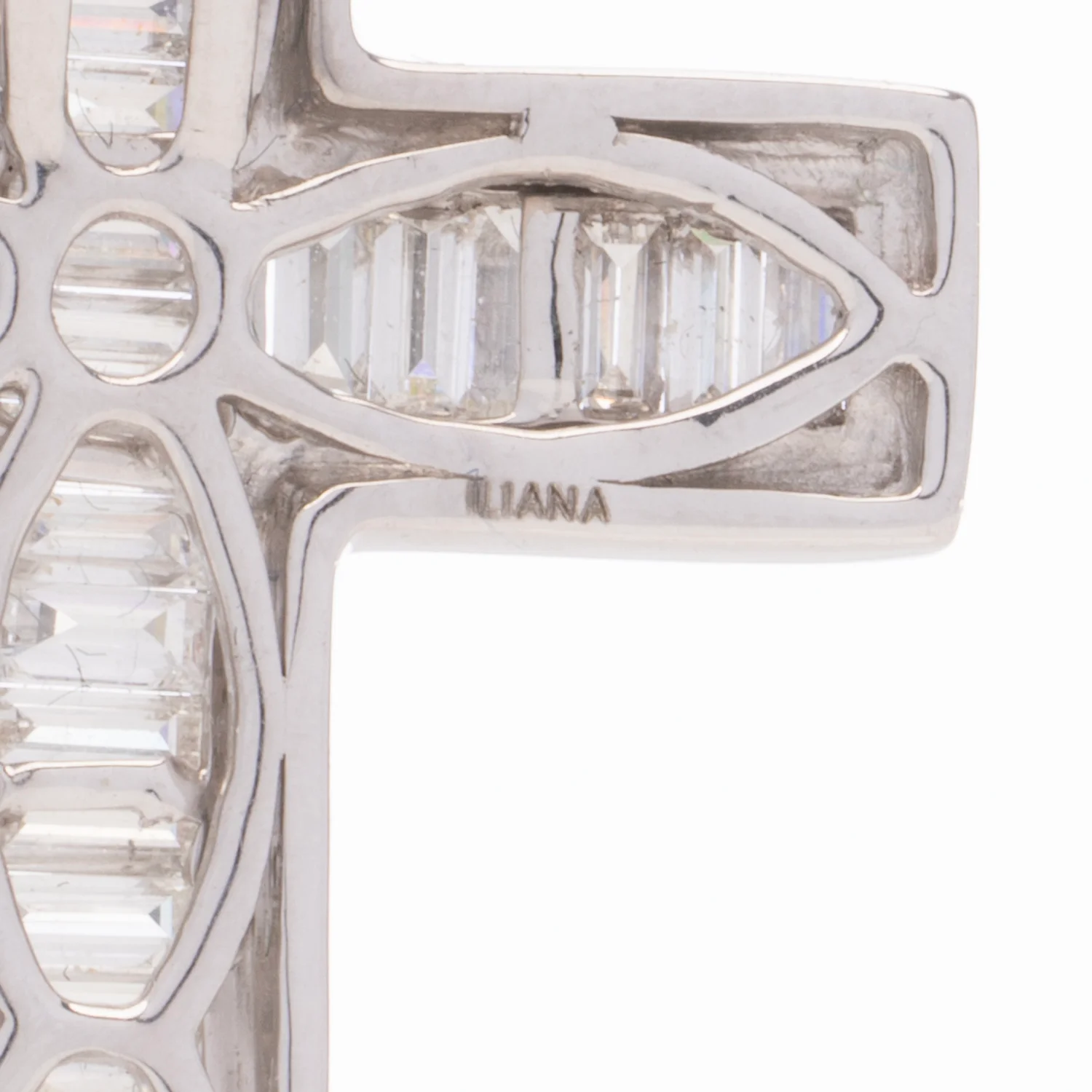 18ct White Gold Diamond Cross Pendant - Image 6