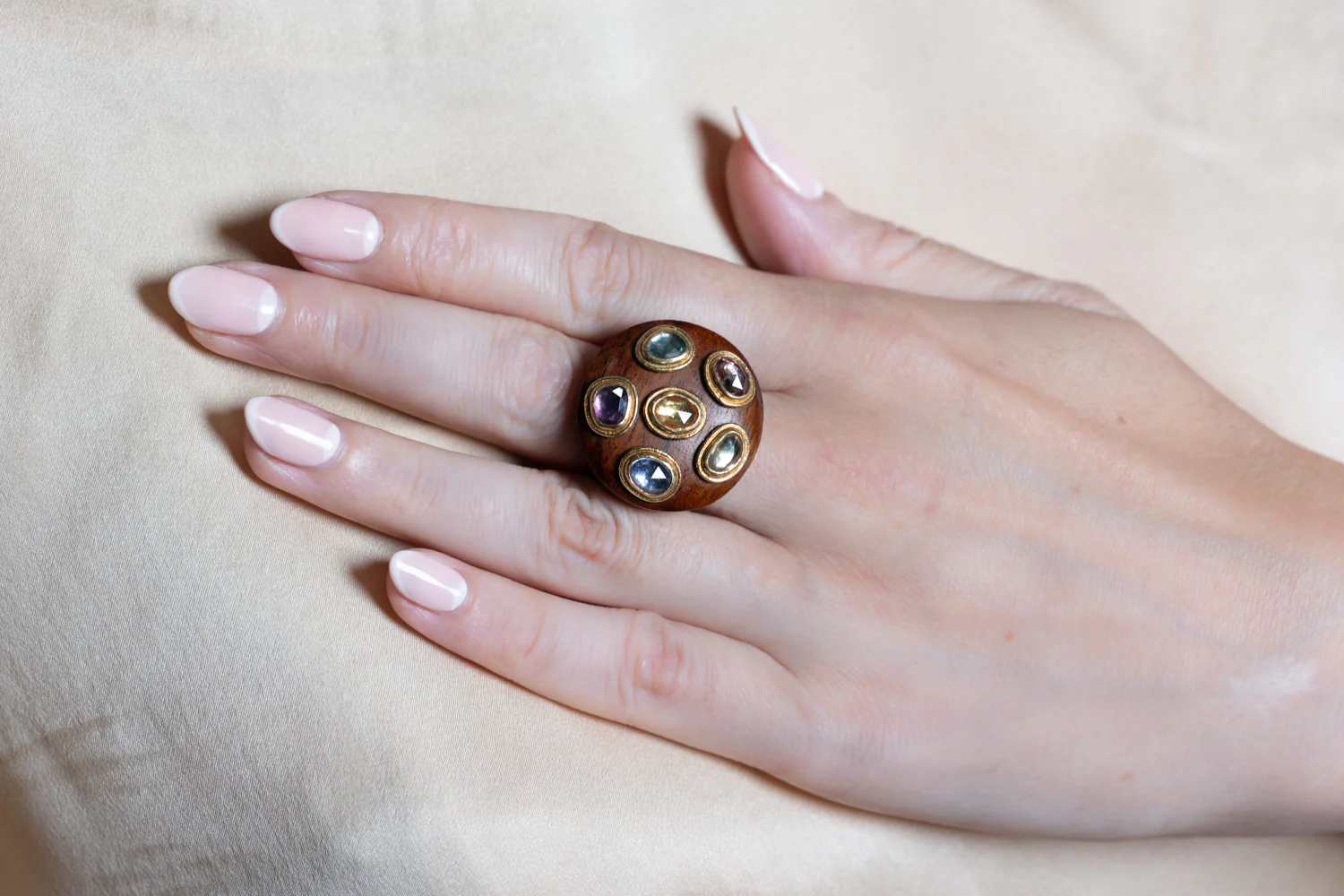 22ct Wooden Gemstone Ring - Image 4