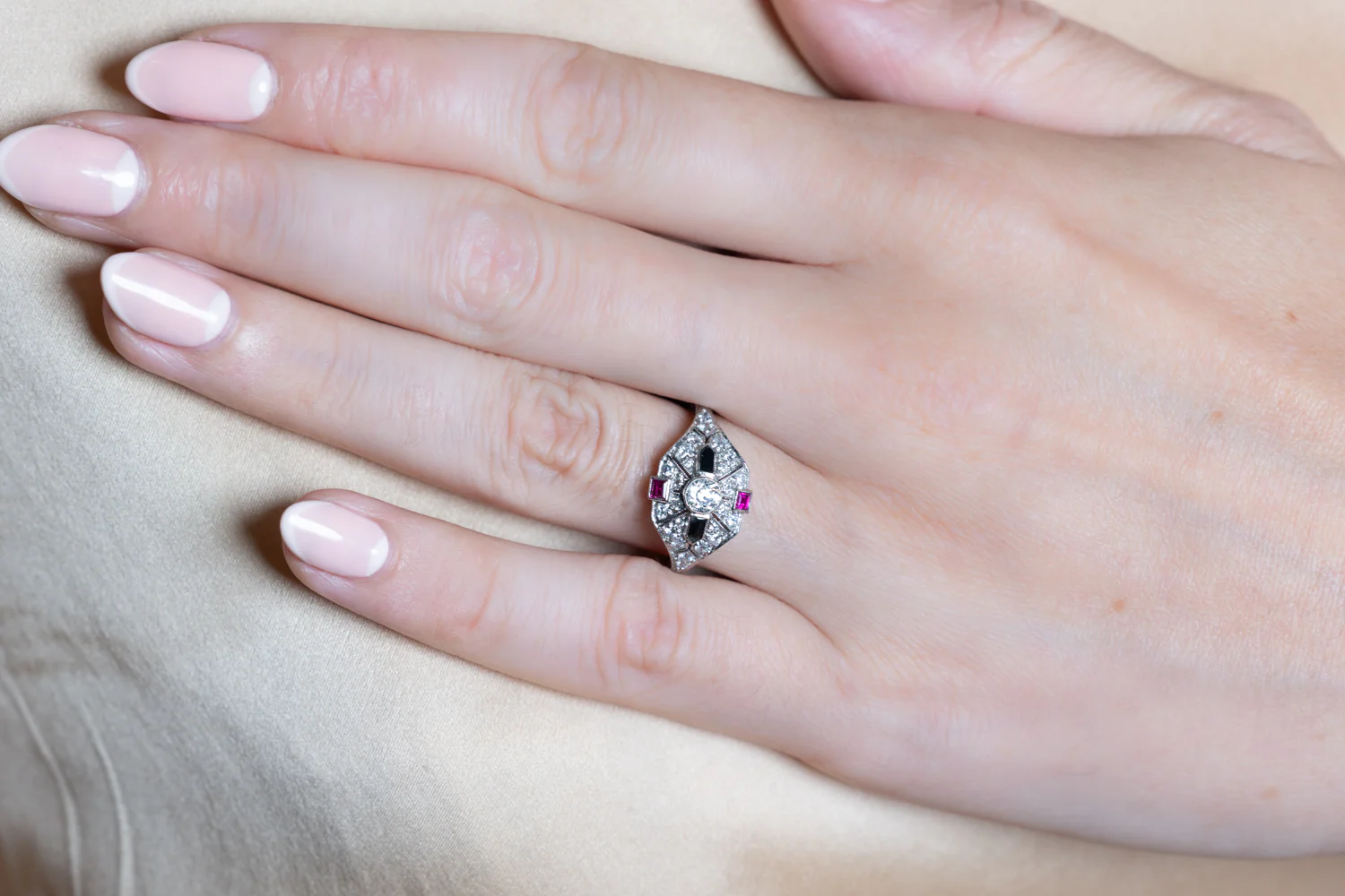 Art Deco Diamond, Ruby and Onyx Ring - Image 5