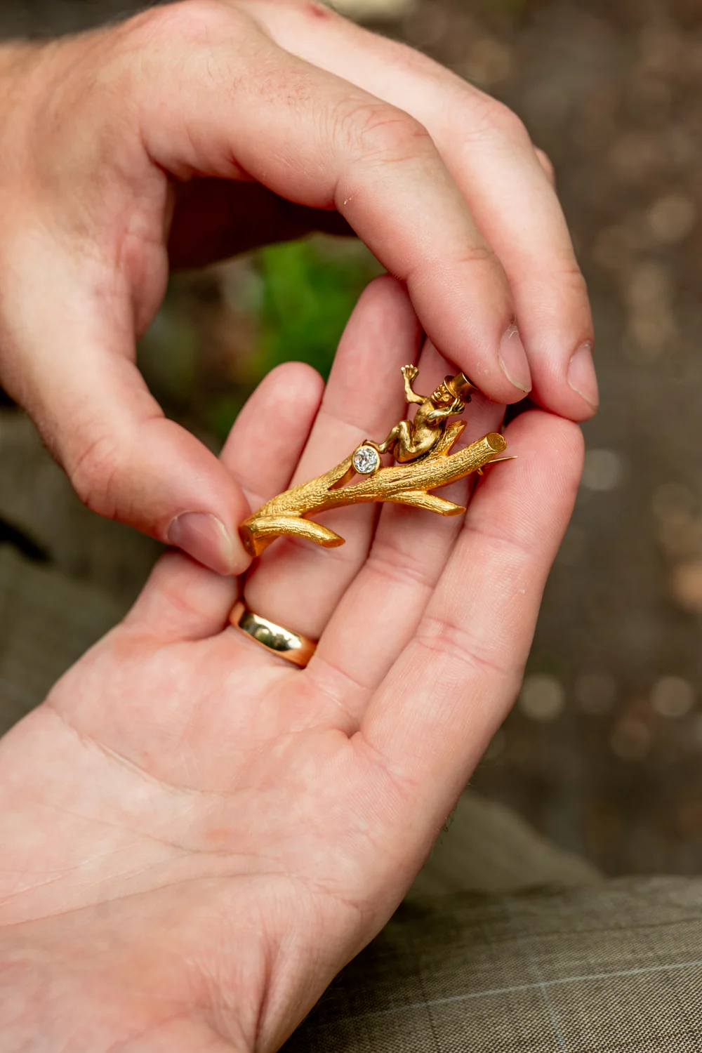 Victorian 15ct Yellow Gold & Diamond Monkey with Top Hat Brooch - Image 4